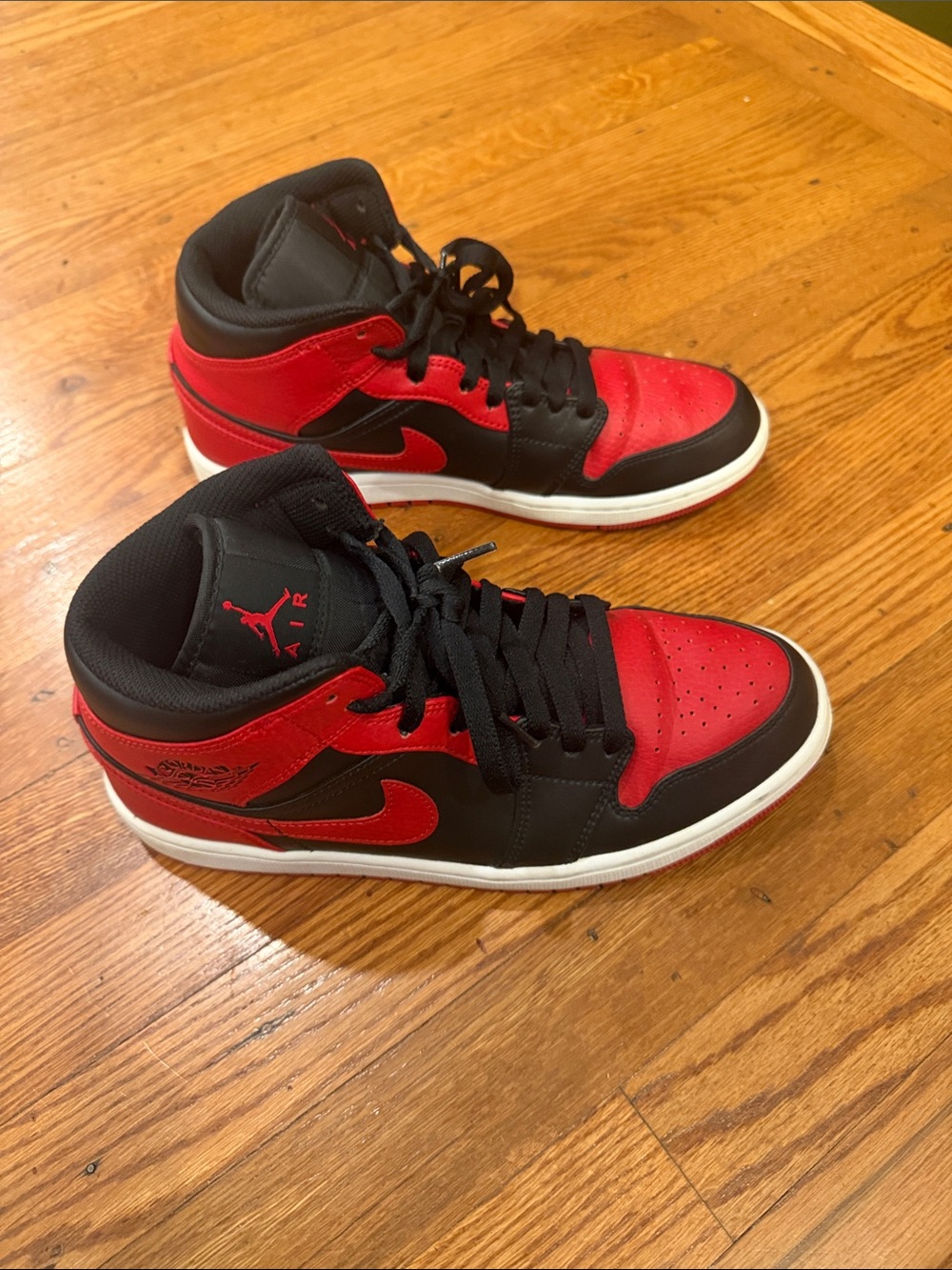 size 8.5Jordan Men’s Mid-Top Sneakers in Red and Black use no box